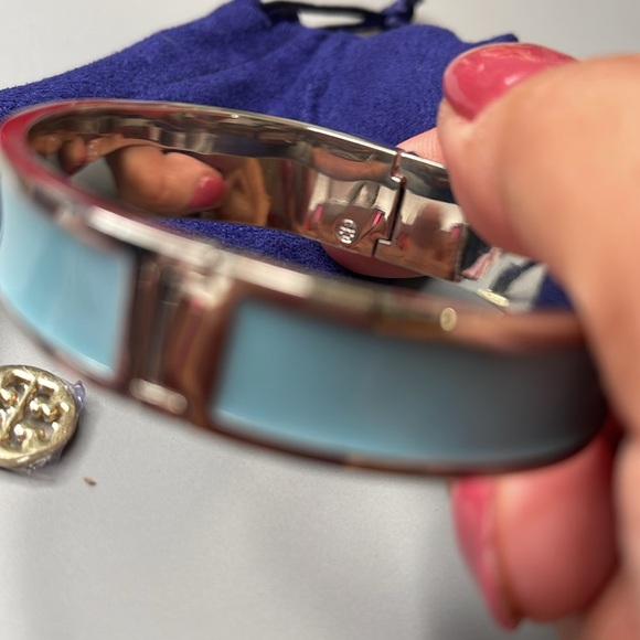 Tory Burch Kira enamel bangle baby blue and silver new with dust bag - Picture 5 of 5